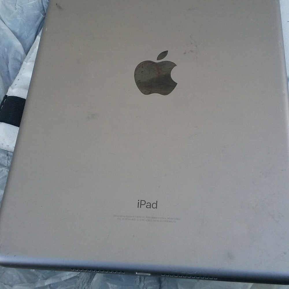 Apple Ipad - Picture 2 of 3